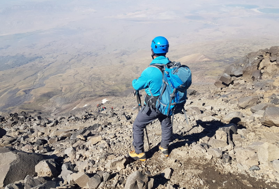 Ömer Yavuz and team at Mount Ararat's summit, a moment of triumph for umdasch Madosan.